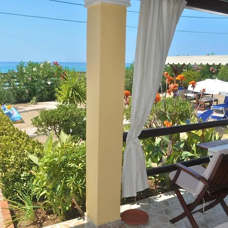 Beachfront House Eftichia * Άγιος Γόρδιος