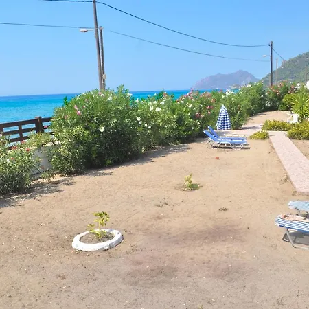 Ferienhaus Beachfront House Eftichia *