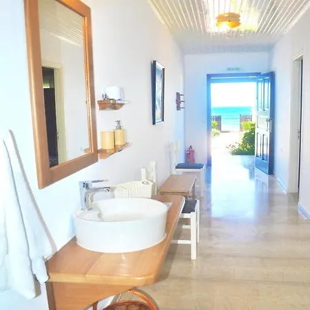 Beachfront House Eftichia Ferienhaus