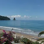 Beachfront House Eftichia Casa de Férias *