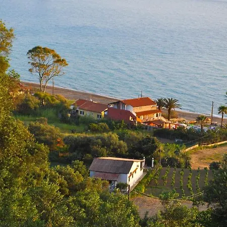 Hébergement de vacances Beachfront House Eftichia *