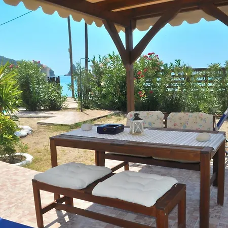 Beachfront House Eftichia * Ájosz Górdiosz