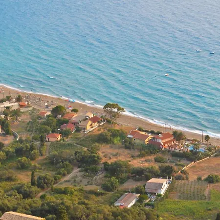 Nyaraló Beachfront House Eftichia